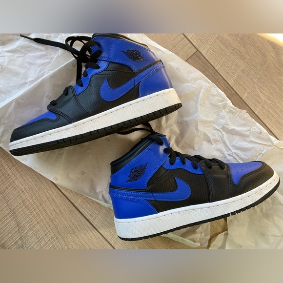 Air Jordan—- only wear twice, very very good condition. - Picture 2 of 12